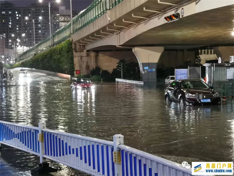 今晚南宁市区暴雨来袭电闪雷鸣,未来一周,这些地方还将有强降雨(图1) 今晚南宁市区暴雨来袭电闪雷鸣,未来一周,这些地方还将有强降雨(图1)