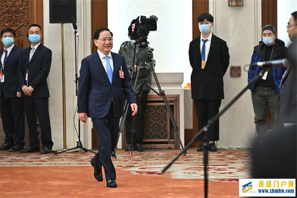 镜观·两会丨盛会开幕(图8) 镜观·两会丨盛会开幕(图8)