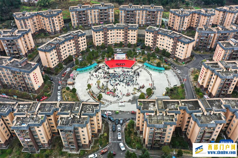 贵州龙里:易地扶贫搬迁群众喜分红(图1) 贵州龙里:易地扶贫搬迁群众喜分红(图1)