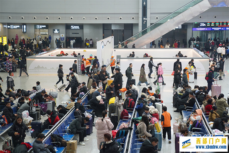 春节假期重庆火车站累计发送旅客174.5万人次(图1) 春节假期重庆火车站累计发送旅客174.5万人次(图1)