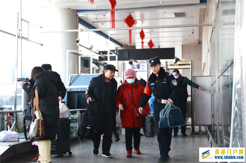 包头铁路公安:守牢“站车线” 护航“平安年”(图1) 包头铁路公安:守牢“站车线” 护航“平安年”(图1)