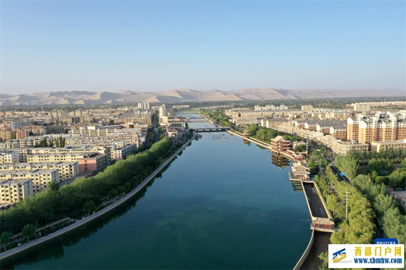 敦煌：镶嵌在沙漠里的绿宝石(图1)