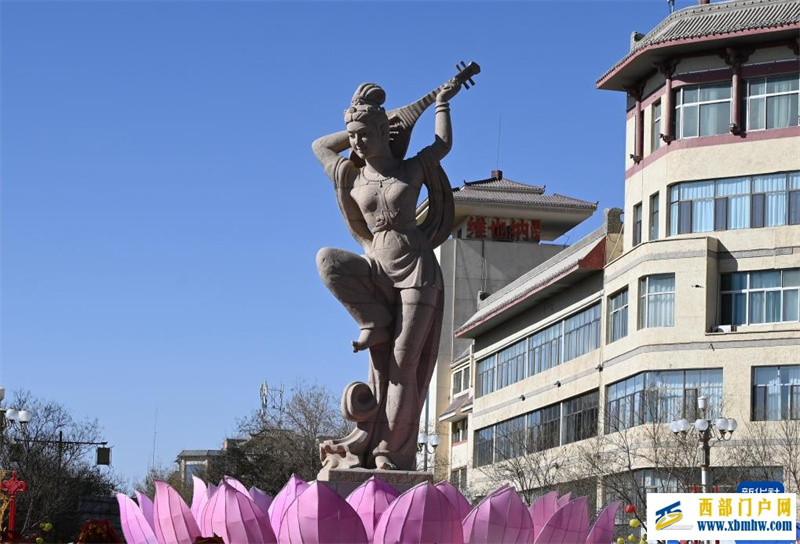 敦煌：镶嵌在沙漠里的绿宝石(图2)