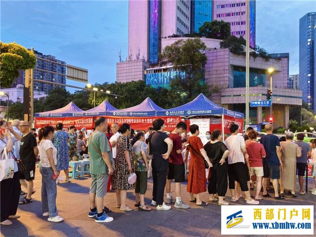 荷花池社区在金牛万达广场开展便民宣传志愿服务活动(图4)