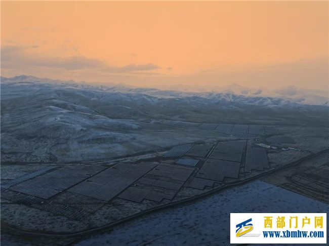 中建八局色达高海拔构网型储能实证项目全容量并网发电(图1)