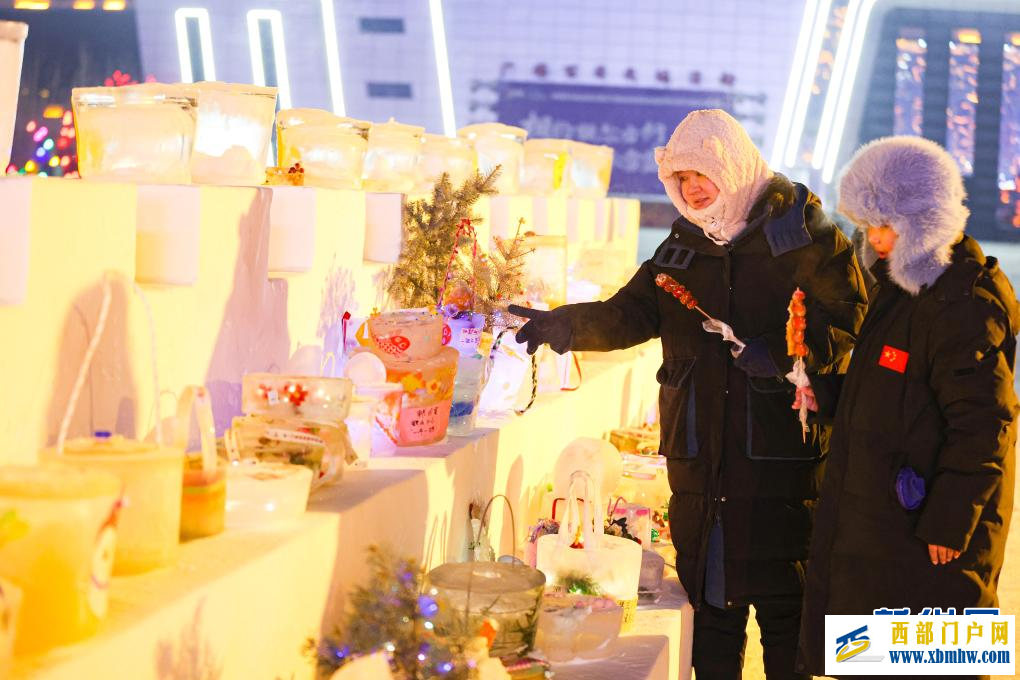 额尔古纳:2000余件冰灯作品照亮少儿梦想(图3) 额尔古纳:2000余件冰灯作品照亮少儿梦想(图3)