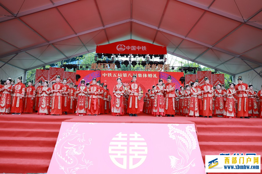 缘定七夕 70对新人在贵阳天河潭景区举行集体婚礼(图9)