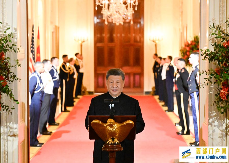 习近平和彭丽媛出席特朗普总统夫妇举行的欢迎国宴(图4)
