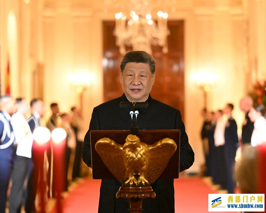 习近平和彭丽媛出席特朗普总统夫妇举行的欢迎国宴(图3)