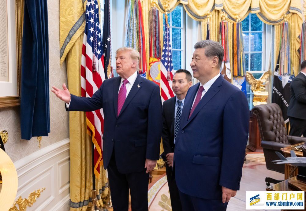 习近平同美国总统特朗普小范围交流